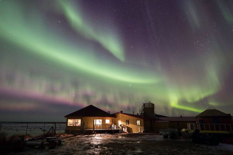 Aurora over Seal River Heritage Lodge photo by Robert Postma 770x513